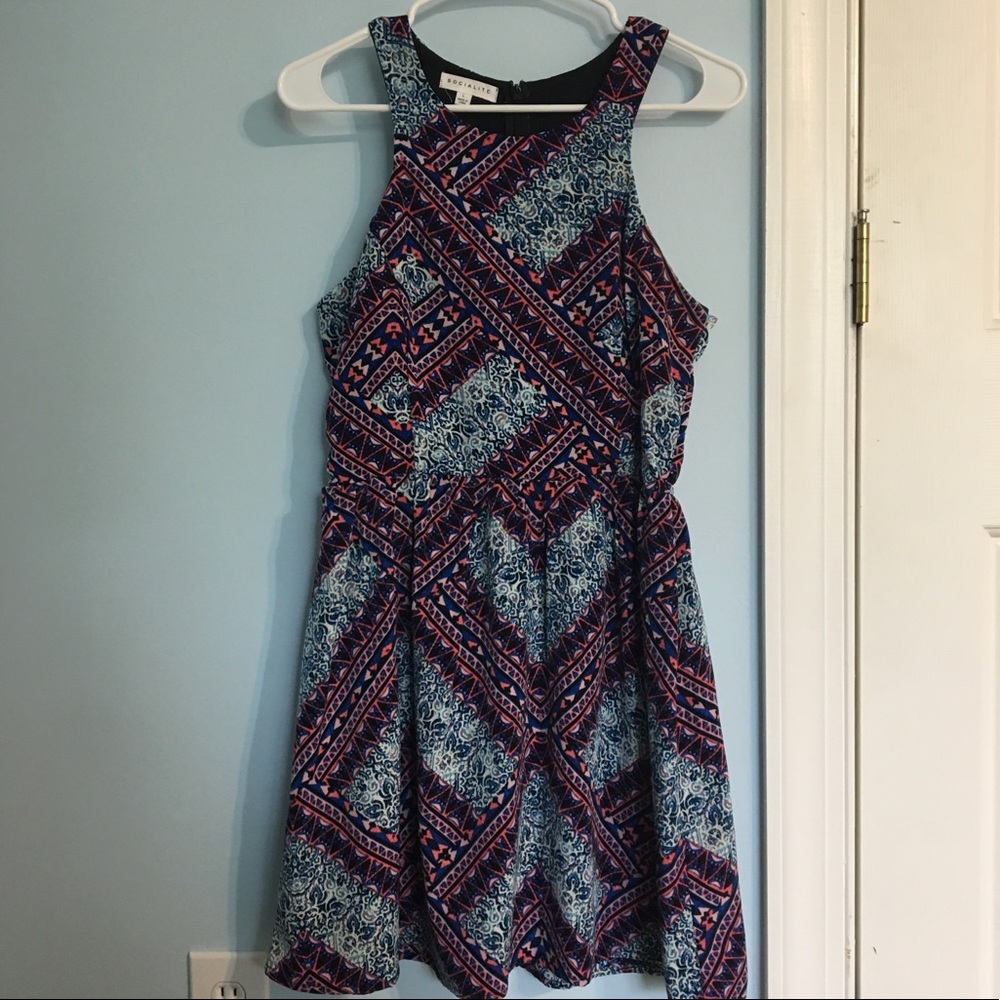 Bright patterned dress - Picture 2 of 4